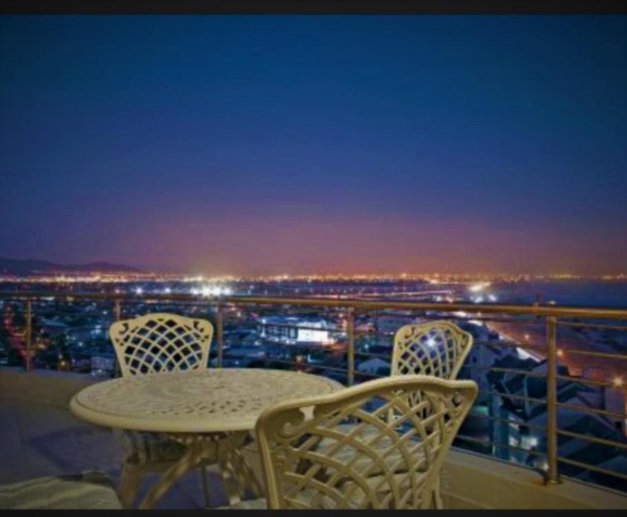 Blouberg,1106 Portico,cape Town * Cape Town