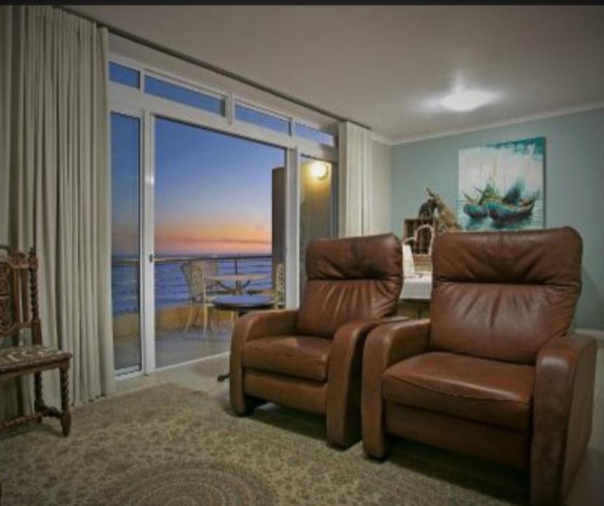 Apartment Blouberg,1106 Portico,cape Town